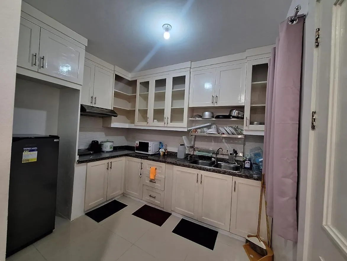 Πανσιόν A1 1 Bedroom 2 Queen Size Beds Apartment Transient House Near Usep Obrero Abreeza Mall Davao City