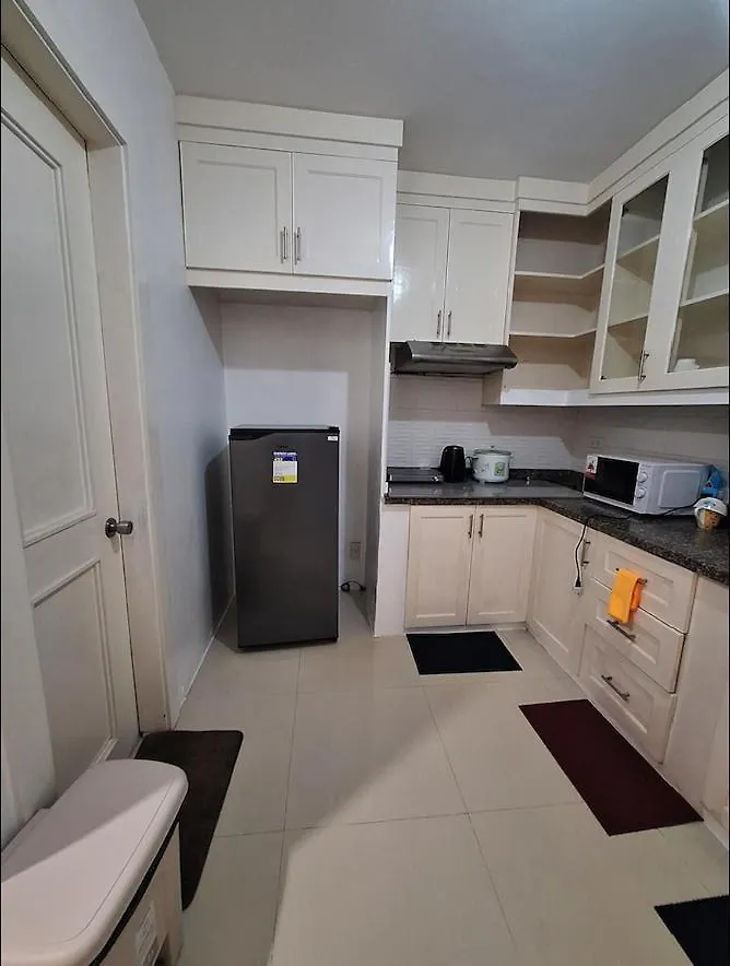 Πανσιόν A1 1 Bedroom 2 Queen Size Beds Apartment Transient House Near Usep Obrero Abreeza Mall Davao City